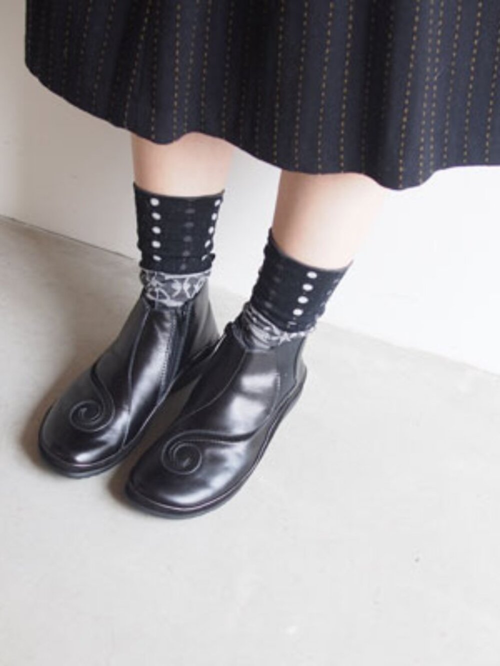 Women Naot Chi Swirls booties black sz 10 - (7) -250